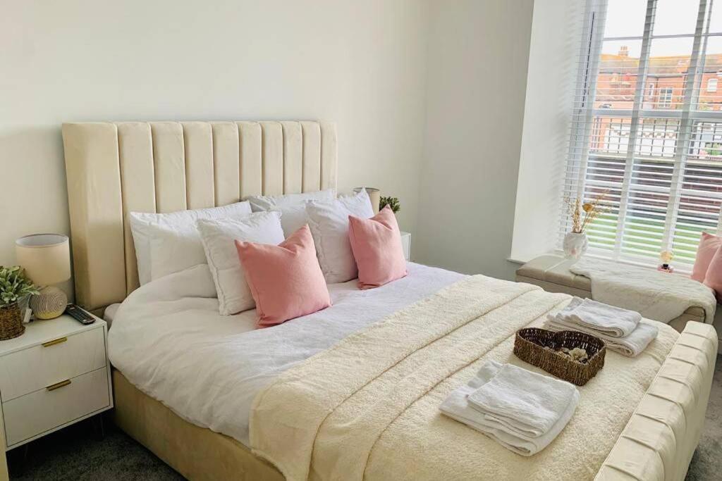 Luxury, Centrally Located 2 Bed Modern Apartment Грейт-Ярмут Екстер'єр фото